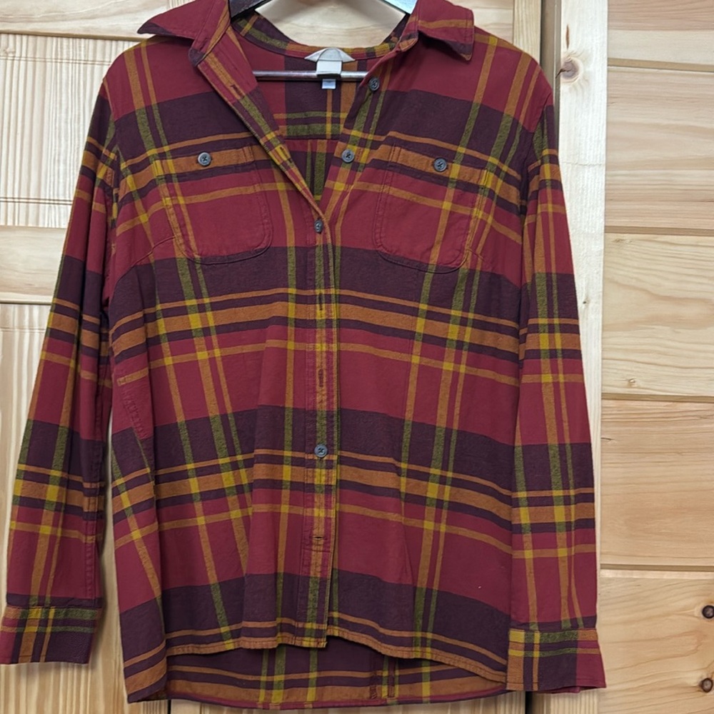 Ladies medium, long sleeve flannel shirt